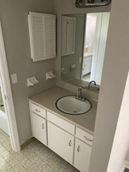 More Photos Of 323 S King Ave, Pine Mountain Apartments For Sale