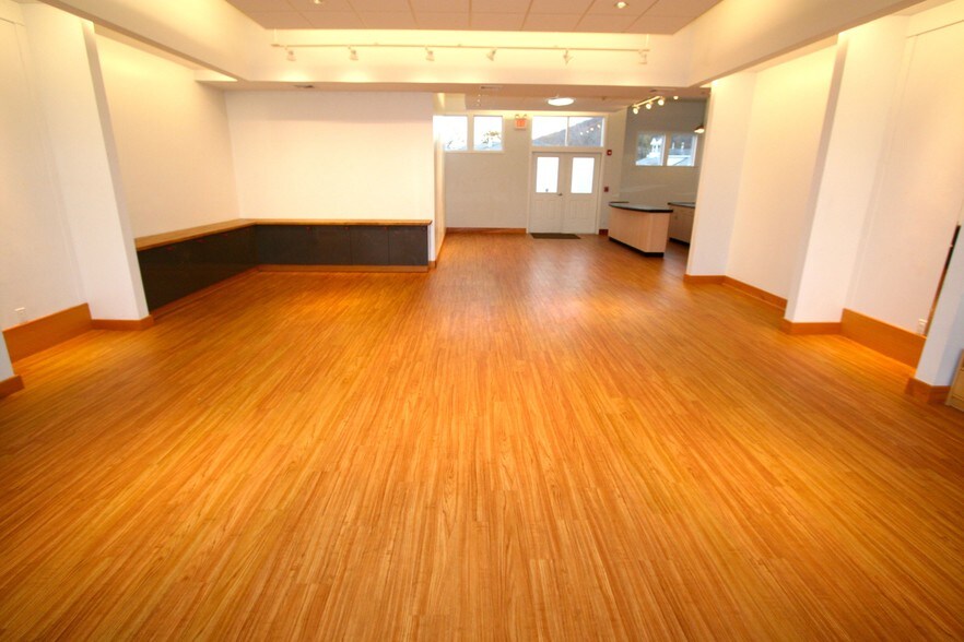 More Photos Of 245 Amity Rd, Woodbridge Storefront Retail Office For Lease