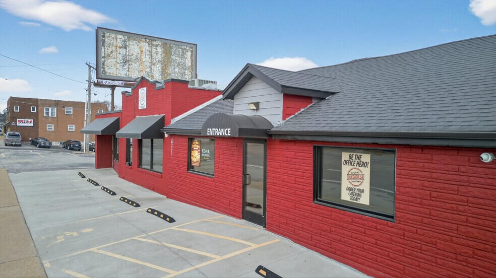 More Photos Of 8713 Gravois Rd, Saint Louis Restaurant For Lease