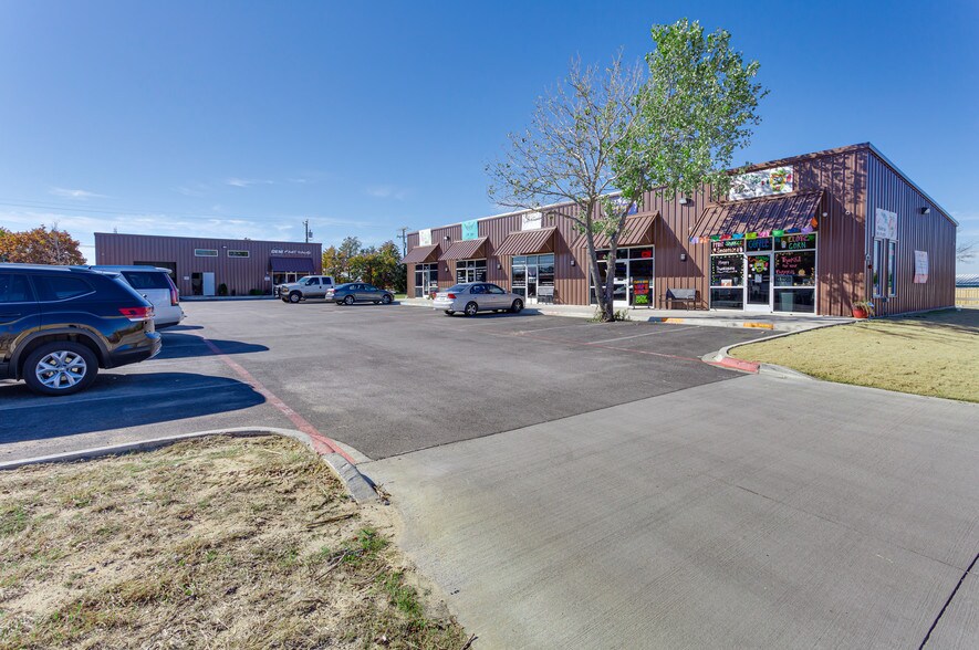 More Photos Of 416 Commerce St, Azle Storefront Retail Office For Sale