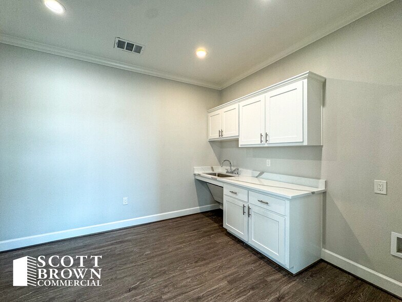 More Photos Of 870 Hebron Pky, Lewisville Unknown For Lease