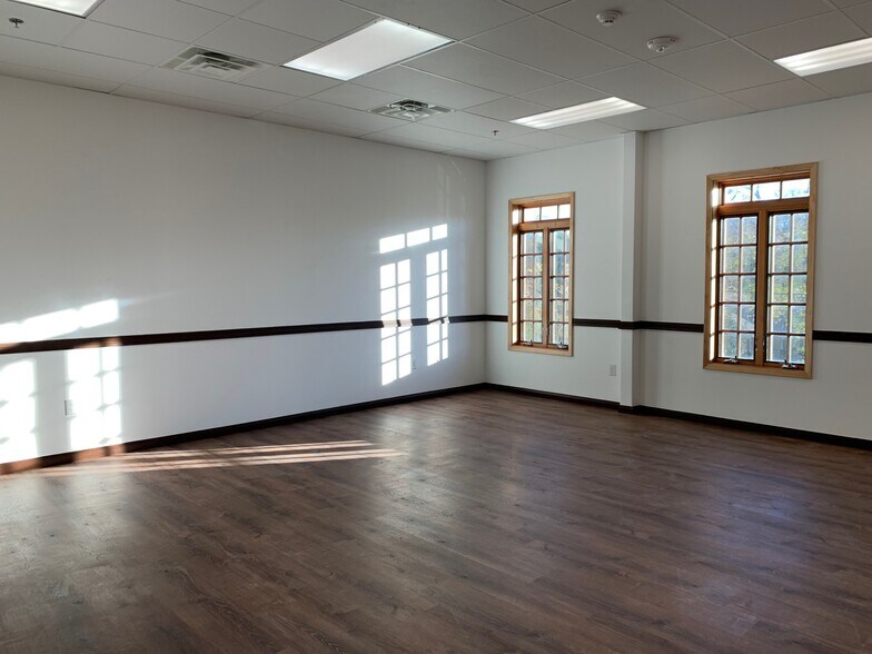 More Photos Of 1901 E Cesar Chavez St, Austin Loft Creative Space For Lease