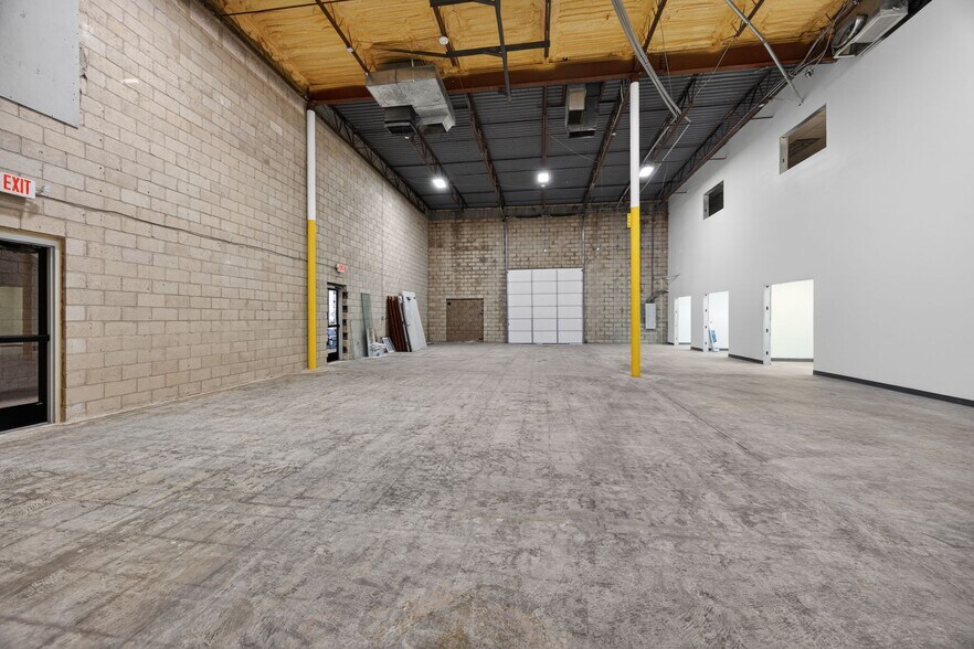 More Photos Of 4801 Spring Valley Rd, Farmers Branch Unknown For Lease