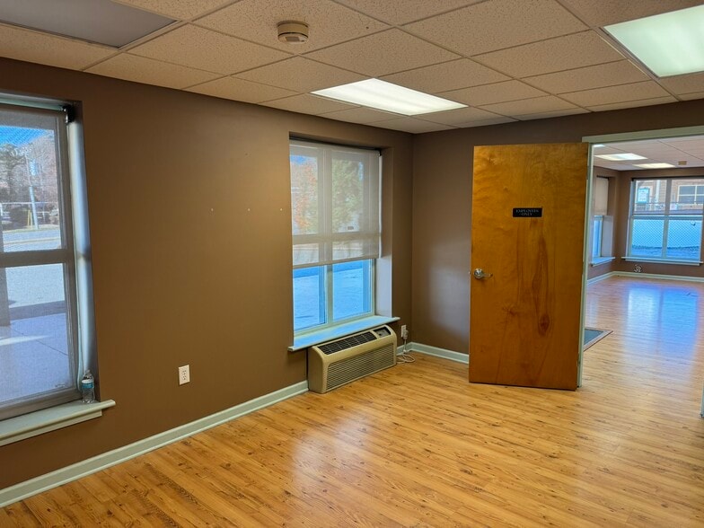 More Photos Of 1212 Battleground Ave, Greensboro Freestanding For Lease