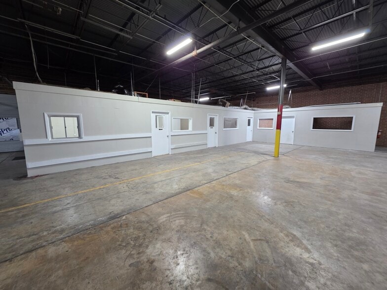 More Photos Of 915 Curtis St, Monroe Distribution For Lease