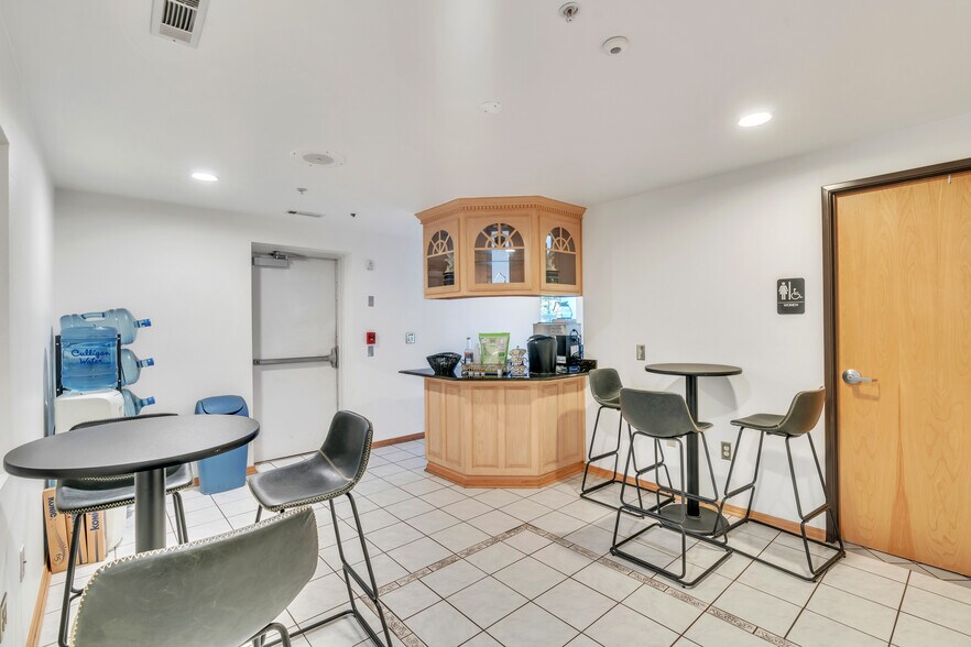 More Photos Of 3446 Wagon Wheel Rd, Springdale Light Manufacturing For Lease