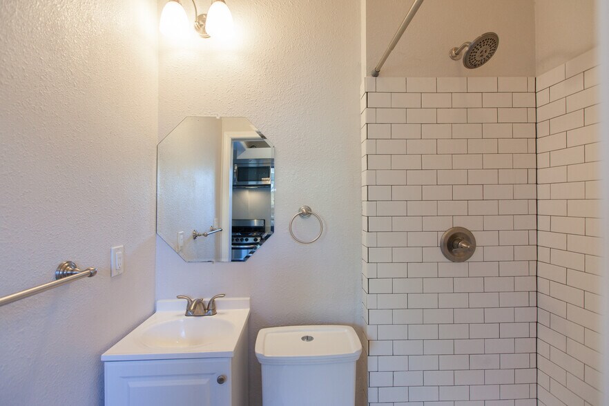 More Photos Of 222 N I St, Tacoma Apartments For Sale