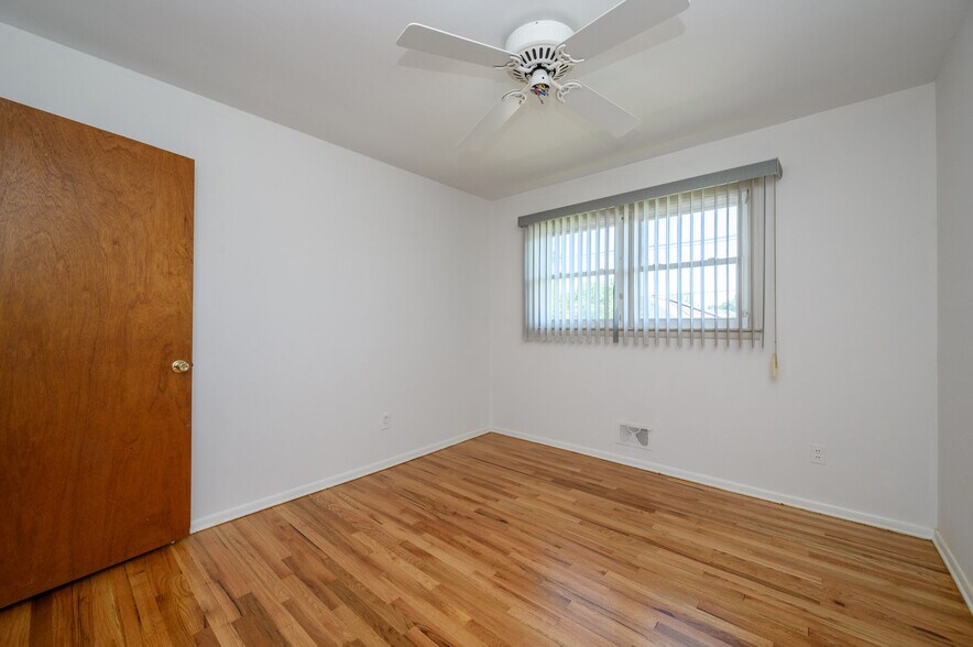 More Photos Of 373 Ford Ave, Fords Medical For Sale