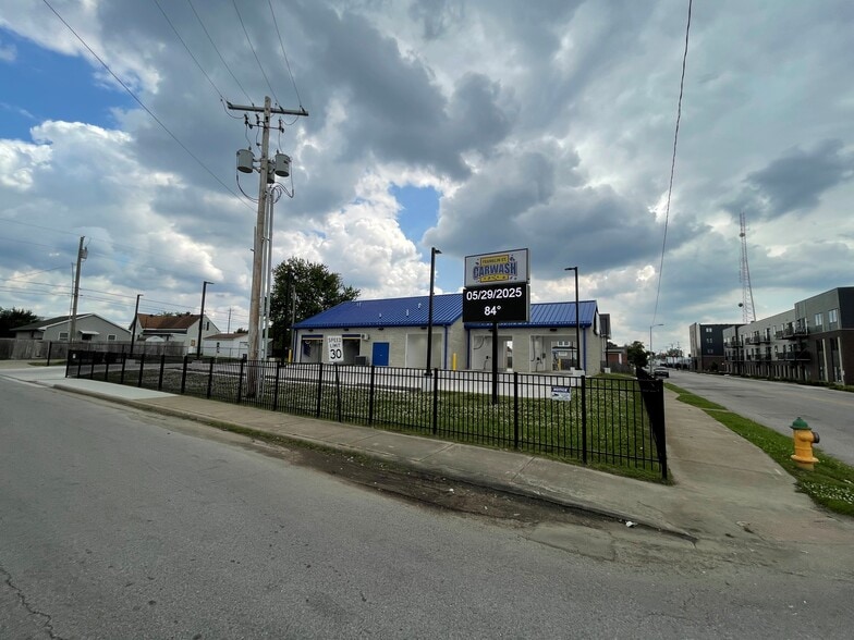 More Photos Of 35 W Franklin St, Evansville Carwash For Sale