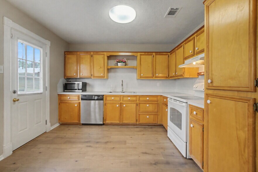 More Photos Of 9882 FM 149 Rd, Montgomery Flex For Sale