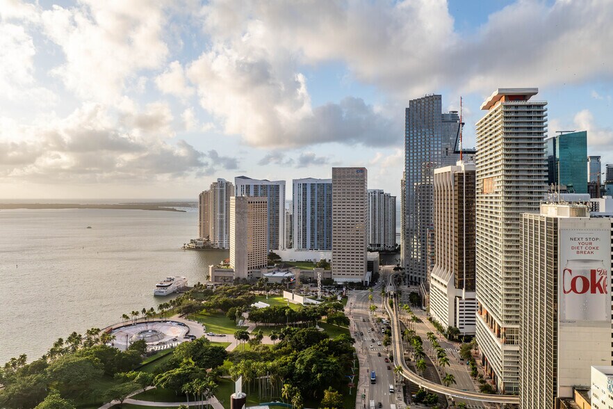 More Photos Of 50 Biscayne Blvd, Miami Multifamily For Sale