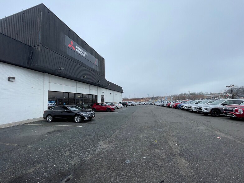 More Photos Of 9075-9125 Antique Way, Manassas Warehouse For Lease