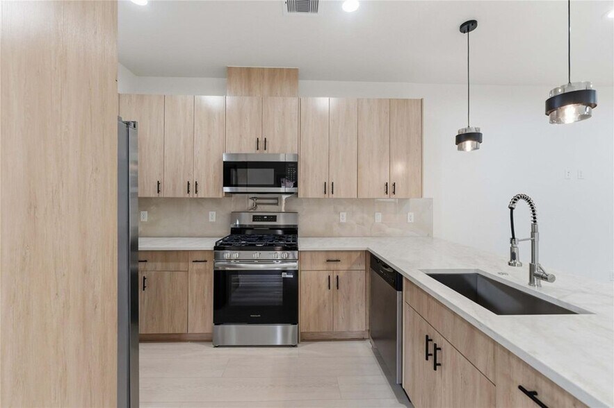 More Photos Of 4314 Stassen St, Houston Multifamily For Sale