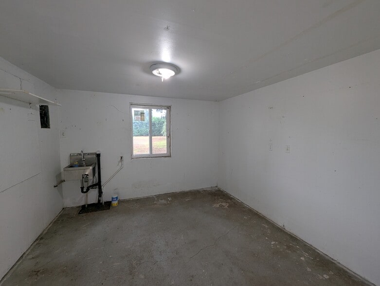 More Photos Of 2740 Echo Ln, Eugene Industrial For Lease
