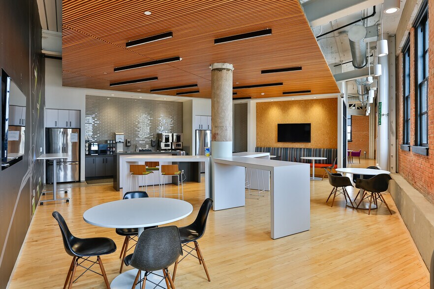 More Photos Of 603 Munger Ave, Dallas Office For Lease