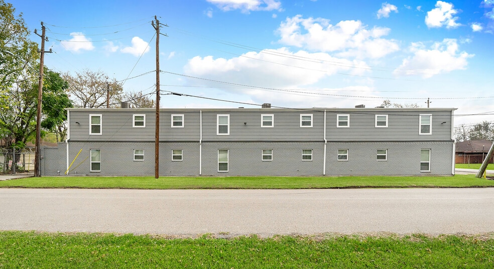 More Photos Of 6403 Sloan St, Houston Apartments For Sale