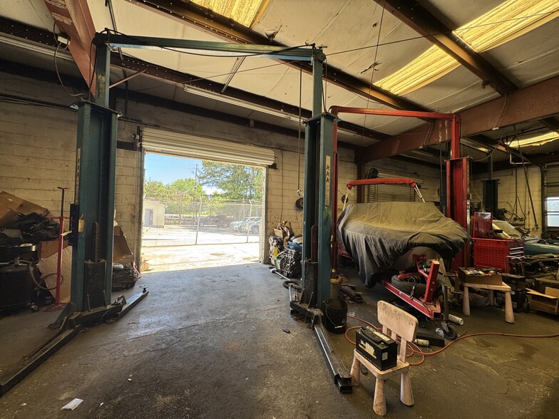 More Photos Of 4050 Lawrenceville Hwy NW, Lilburn Auto Repair For Sale