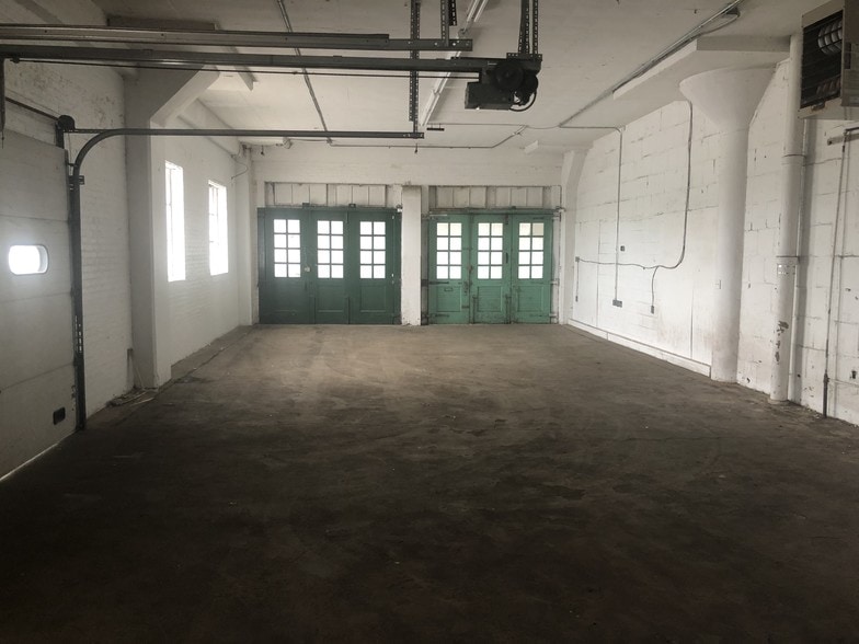More Photos Of 1500 Clinton St, Buffalo Light Manufacturing For Lease