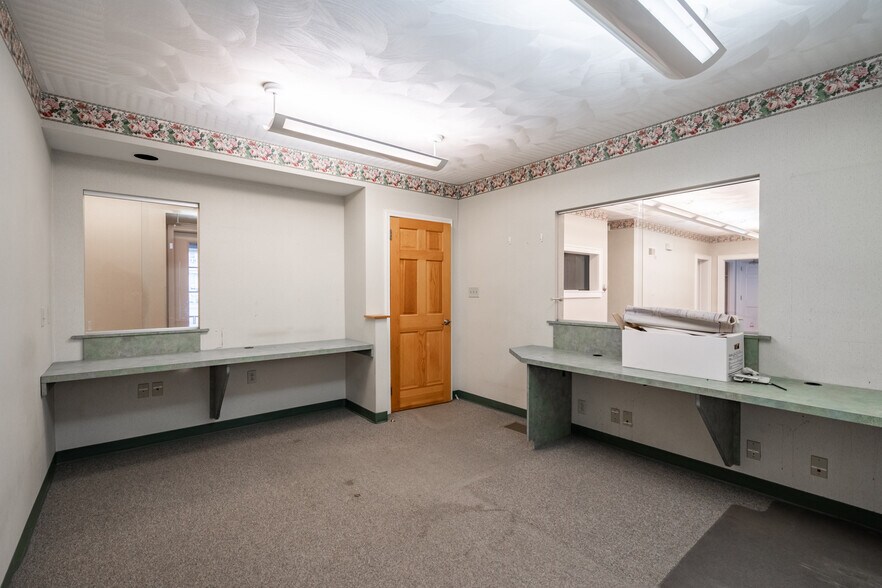 More Photos Of 24 Madison Ave, Endicott Medical For Sale