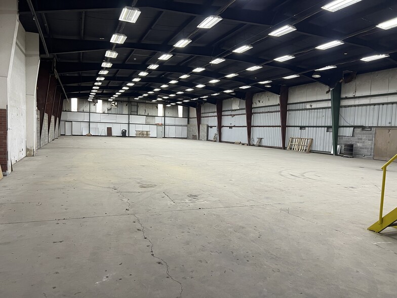 More Photos Of 969 Ohio Pike, Cincinnati Flex For Sale