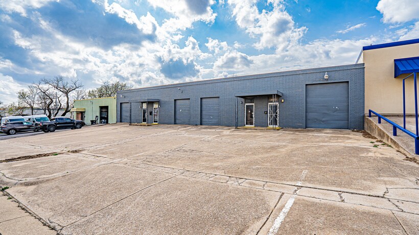 More Photos Of 3216-3220 S Jones St, Fort Worth Warehouse For Sale