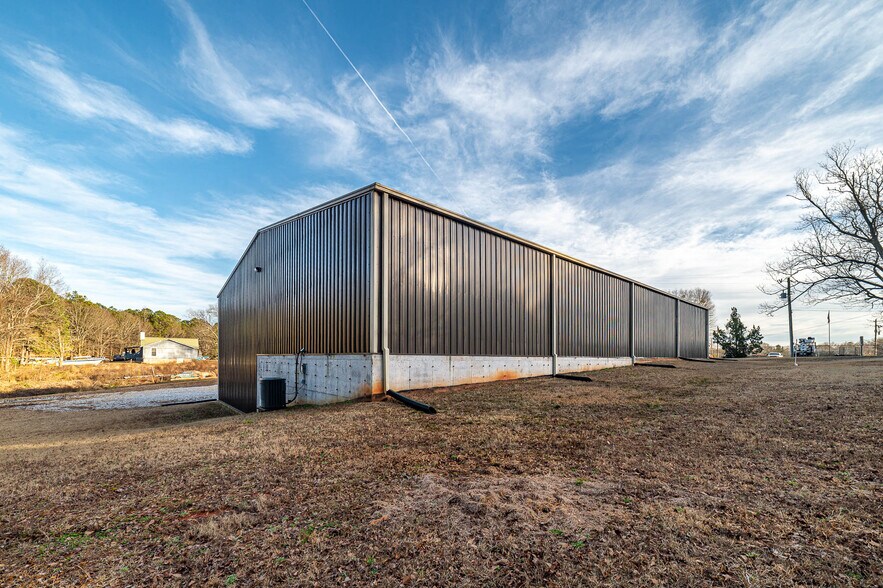 More Photos Of 881 Barnetts Bridge Rd, Jackson Light Distribution For Sale