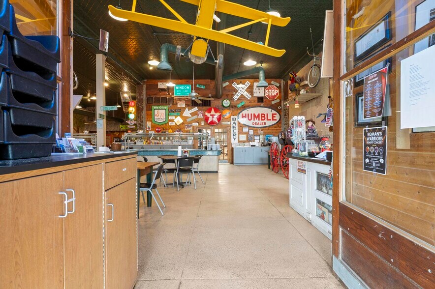 More Photos Of 412-414 Main St, Windom Restaurant For Sale