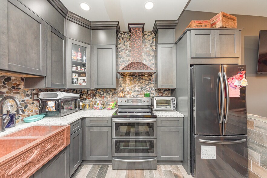 More Photos Of 1875 New Bridge Rd, Mineral Showroom For Sale