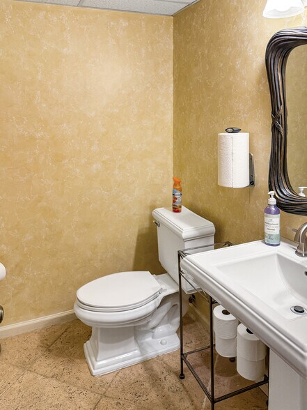 More Photos Of 2335 Tamiami Trl N, Naples Medical For Sale