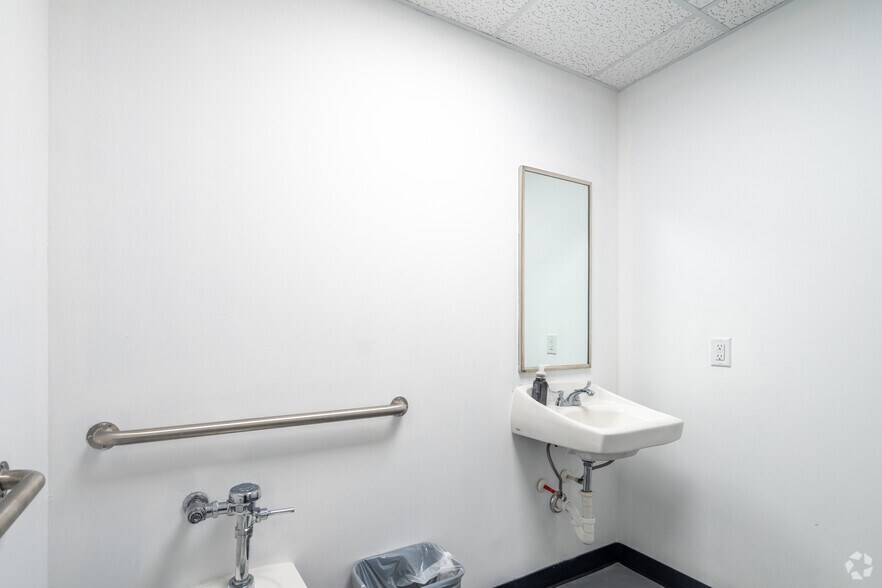 More Photos Of 18500 Pearland Sites Rd, Pearland Unknown For Lease