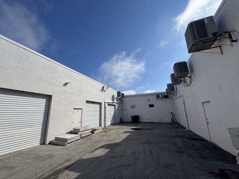 More Photos Of 1455 Rail Head Blvd, Naples Warehouse For Lease