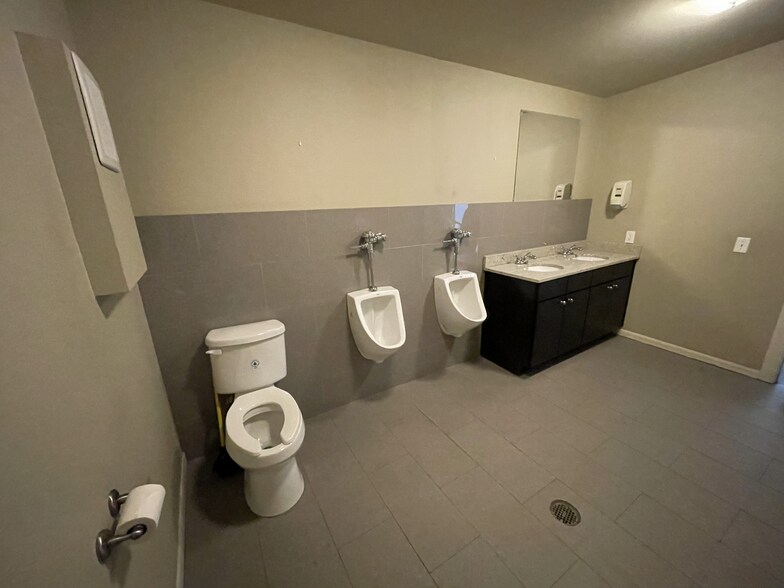 More Photos Of 801 E Mason, Mabank Industrial For Sale