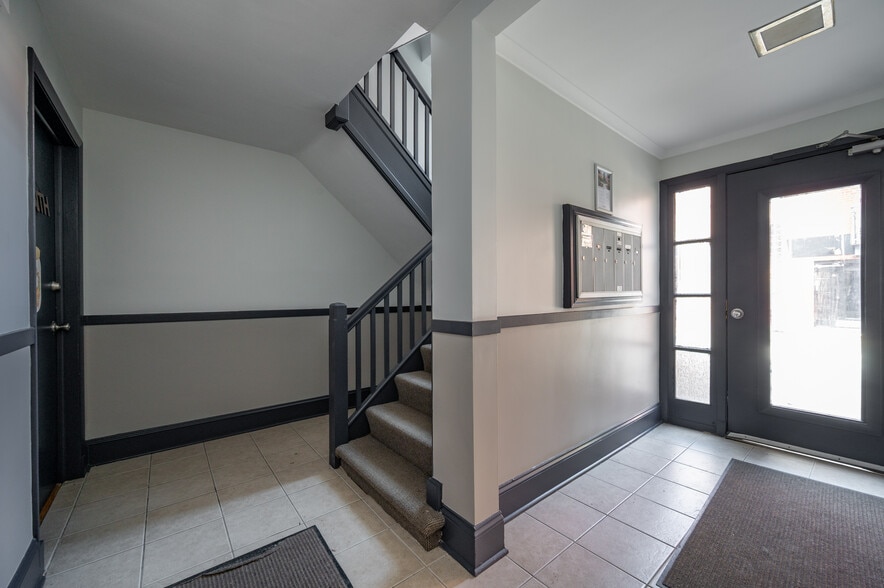More Photos Of 6435-6443 N Damen Ave, Chicago Apartments For Sale