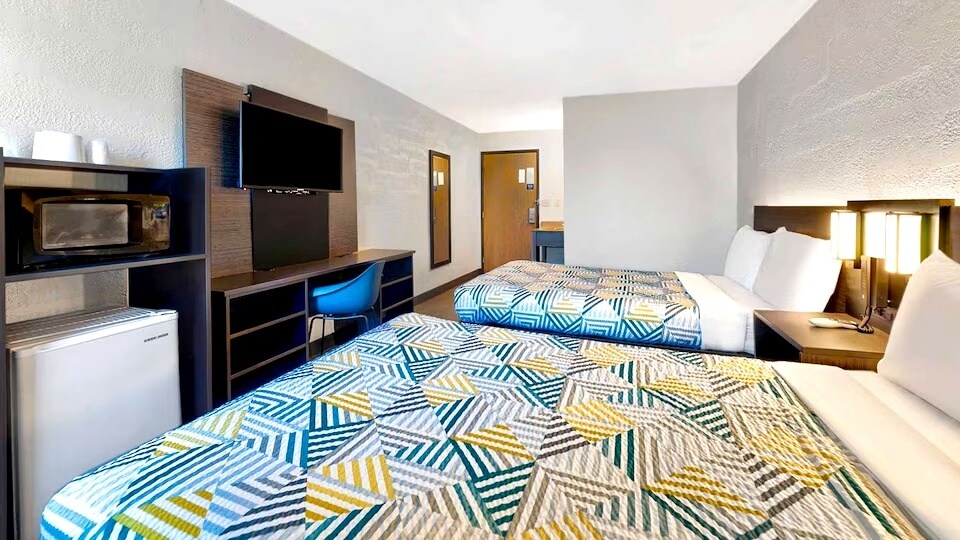 More Photos Of 616 33rd Ave SW, Cedar Rapids Hotel For Sale