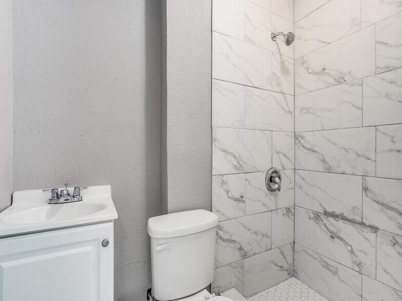 More Photos Of 810-812 Maltby St, Houston Apartments For Sale