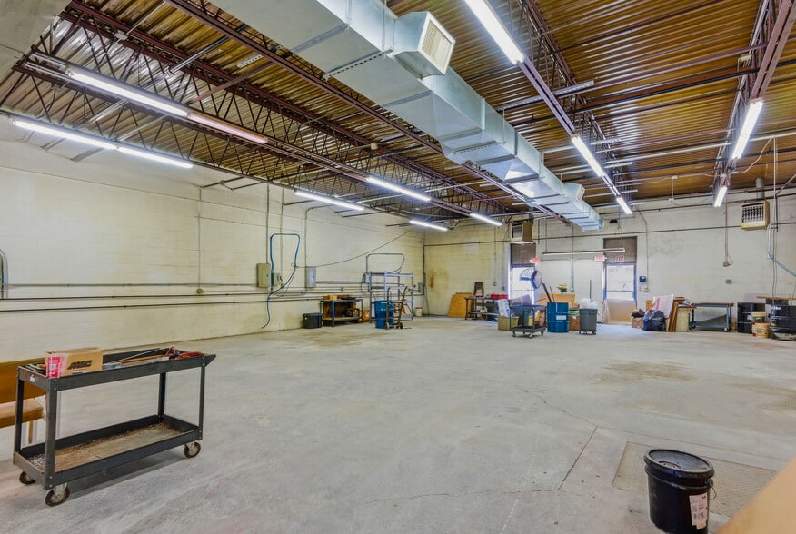 More Photos Of 77 Industrial Park Rd, Vernon Warehouse For Lease