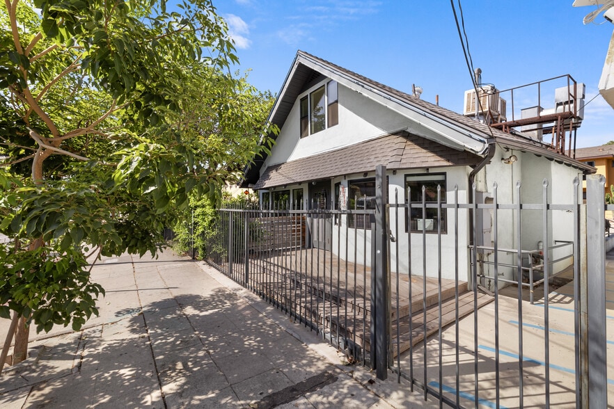 More Photos Of 751 N Virgil Ave, Los Angeles Restaurant For Lease