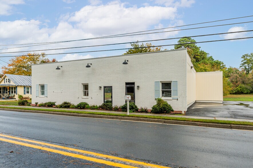 More Photos Of 16945 General Puller Hwy, Deltaville Office For Sale