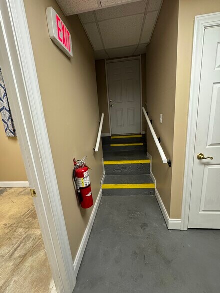 More Photos Of 332 2nd Ave E, Oneonta Office For Sale