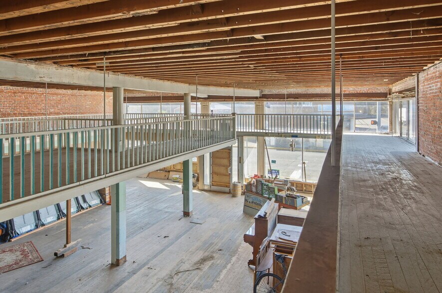 More Photos Of 104 Spruce St E, Ilwaco General Retail For Sale