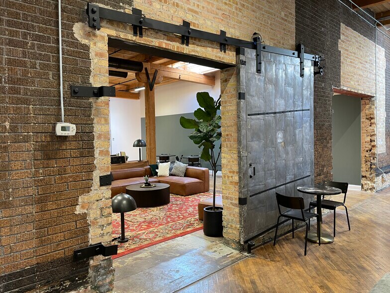 More Photos Of 1550-1556 W Carroll, Chicago Loft Creative Space For Lease