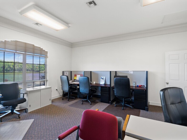 More Photos Of 15400 S US Highway 301, Summerfield Office For Sale