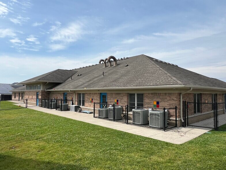 More Photos Of 62 Capital Dr, Warsaw Office For Sale