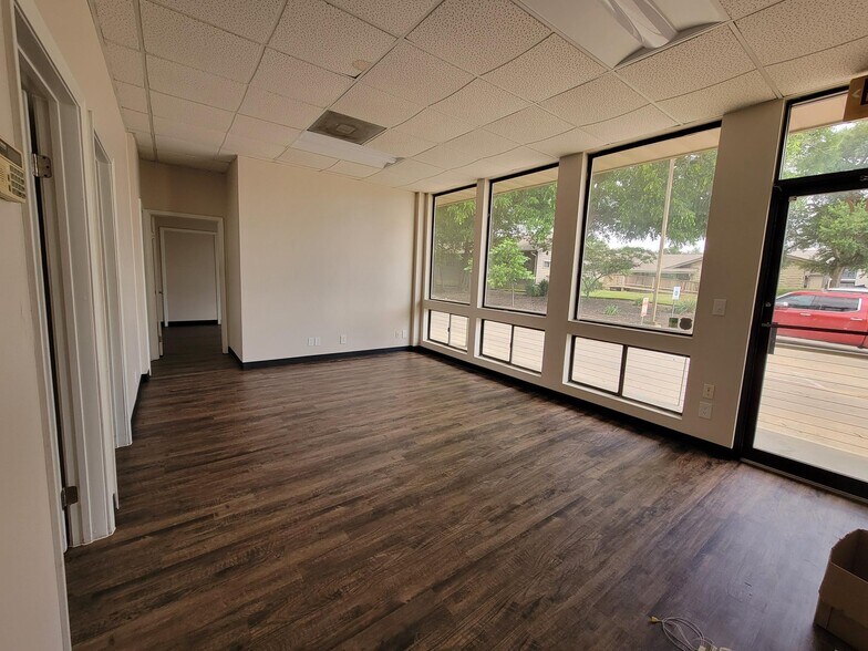 More Photos Of 1104 S Mays St, Round Rock Office For Lease