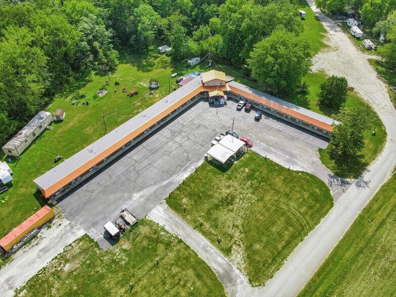 More Photos Of 1295 IL-16, Shelbyville Hotel For Sale