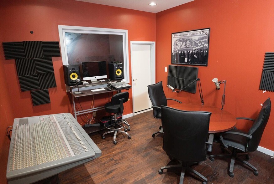 More Photos Of 5141-5153 Belfield Ave, Philadelphia Auto Repair For Sale