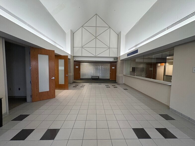 More Photos Of 1250 S Creasy Ln, Lafayette Research And Development For Sale