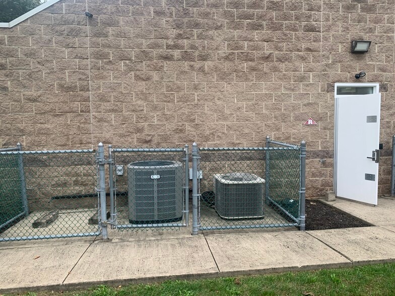 More Photos Of 60 Millstone Rd, Somerset Light Distribution For Sale