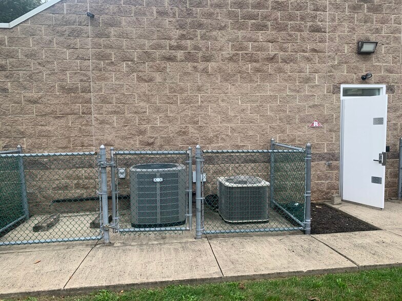 More Photos Of 60 Millstone Rd, Somerset Light Distribution For Lease