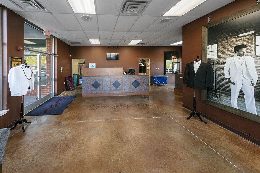 More Photos Of 1143 Oak Ridge Tpke, Oak Ridge Restaurant For Sale